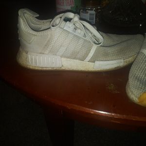 size 10 Adidas wgite shoes